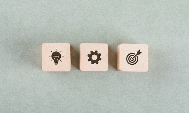 target-concept-with-wooden-blocks_176474-10459